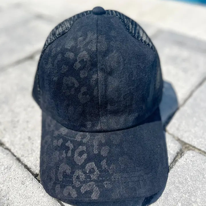 Go wild "Black Trucker Hat