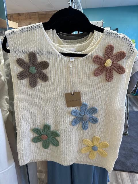 Sleeveless Flower Pullover