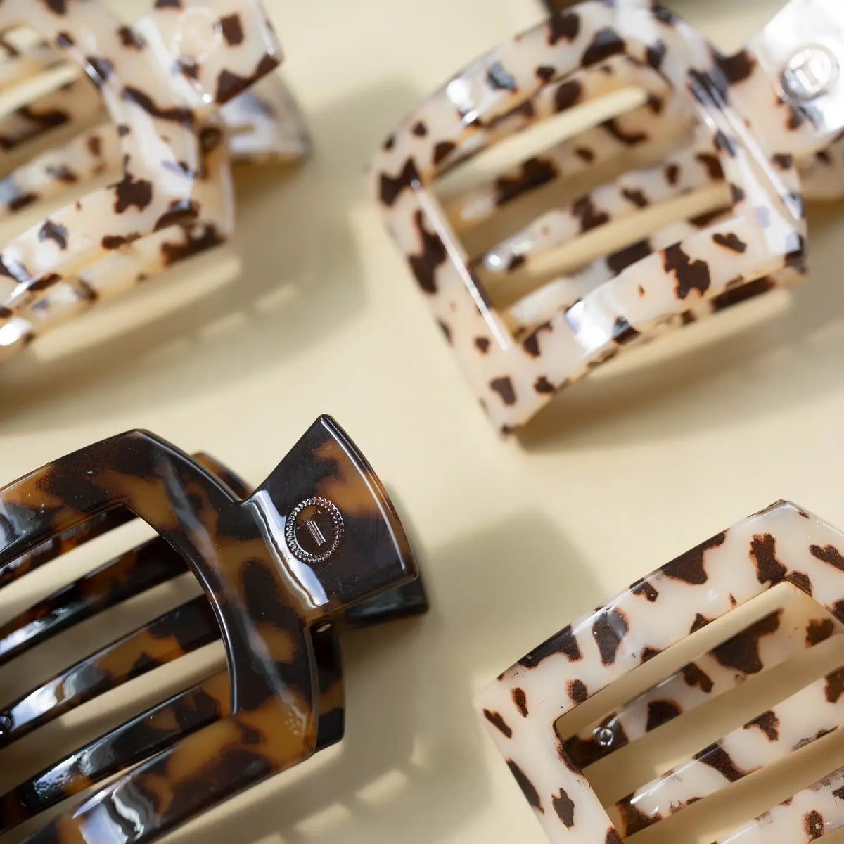 Blonde Tortoise | Medium | Flat Square Hair Clip